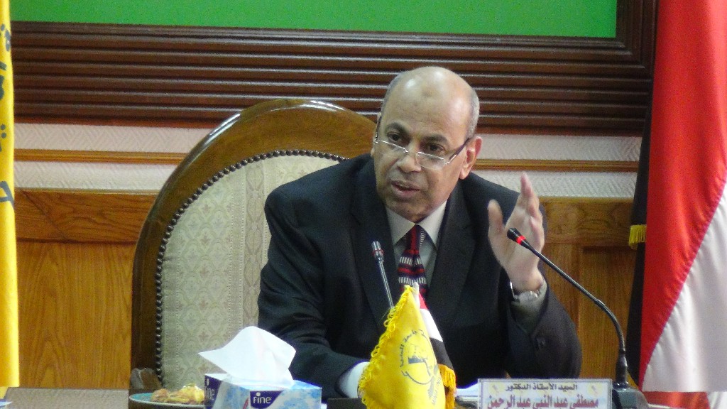 الدكتور مصطفى عبد النبى رئيس جامعة المنيا