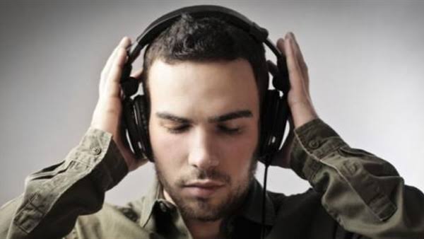 هل سماع القرآن مثل قرائته؟.. البحوث الإسلامية يوضح 