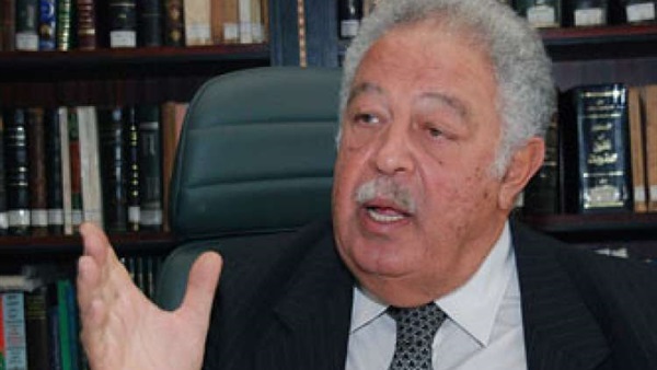 رجائى عطية نقيب المحاميين 