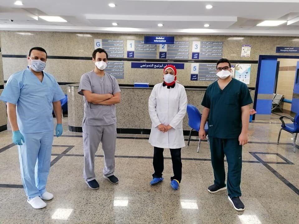 طاقم أطباء جامعة أسيوط