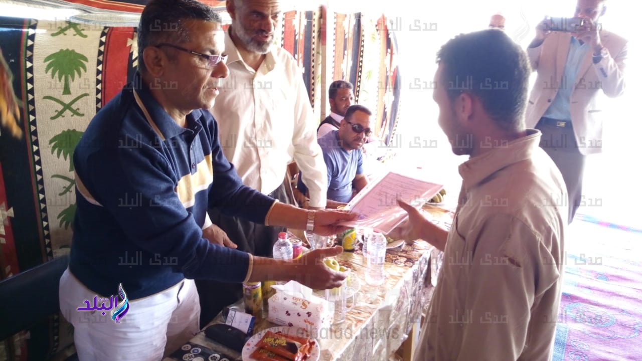 تسليم عقود حق انتفاع 30 فدان لشباب واحة سيوة