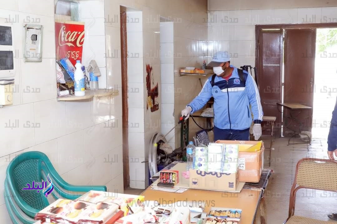 جانب من أعمال التطهير والتعقيم
