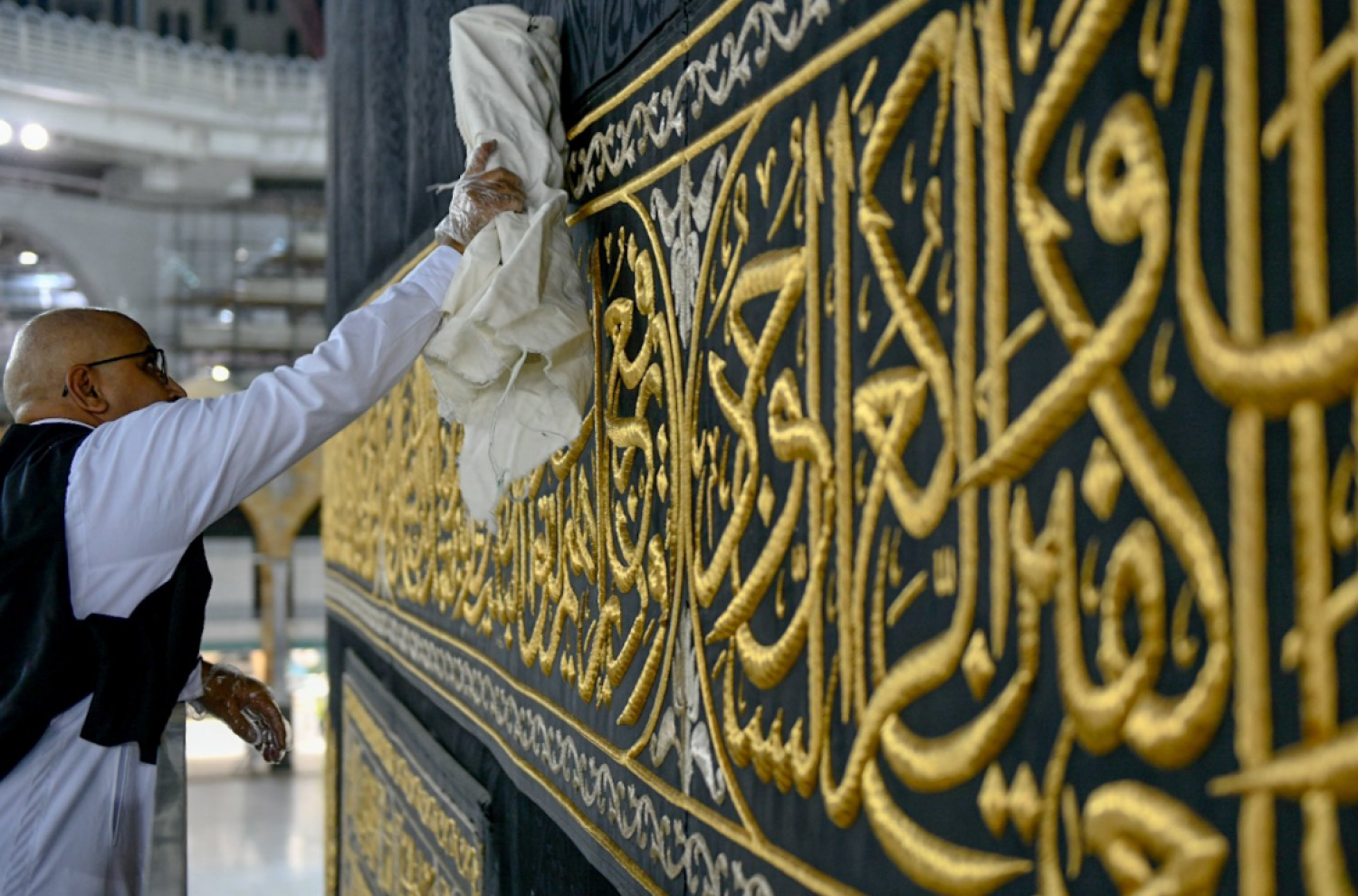 تعقيم الكعبة