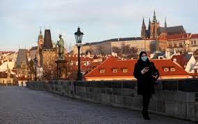  أول دولة أوروبية ترفع القيود على السفر عبر الحدود