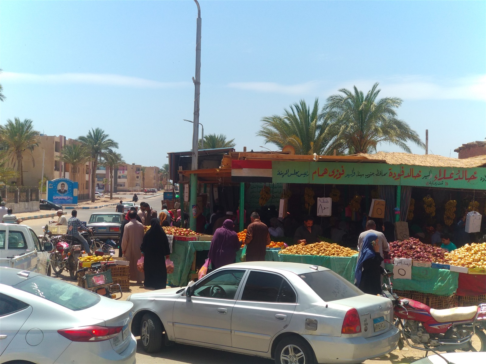 زحام على شراء الخضروات والفاكهة