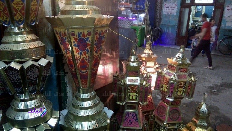 "لازم فانوس رمضان"..حكاية أقدم ورشة لتصنيع وبيع الفوانيس