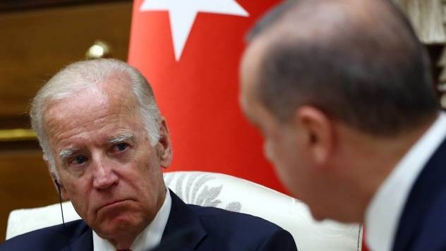 جو بايدن خلال لقاء سابق له مع اردوغان 