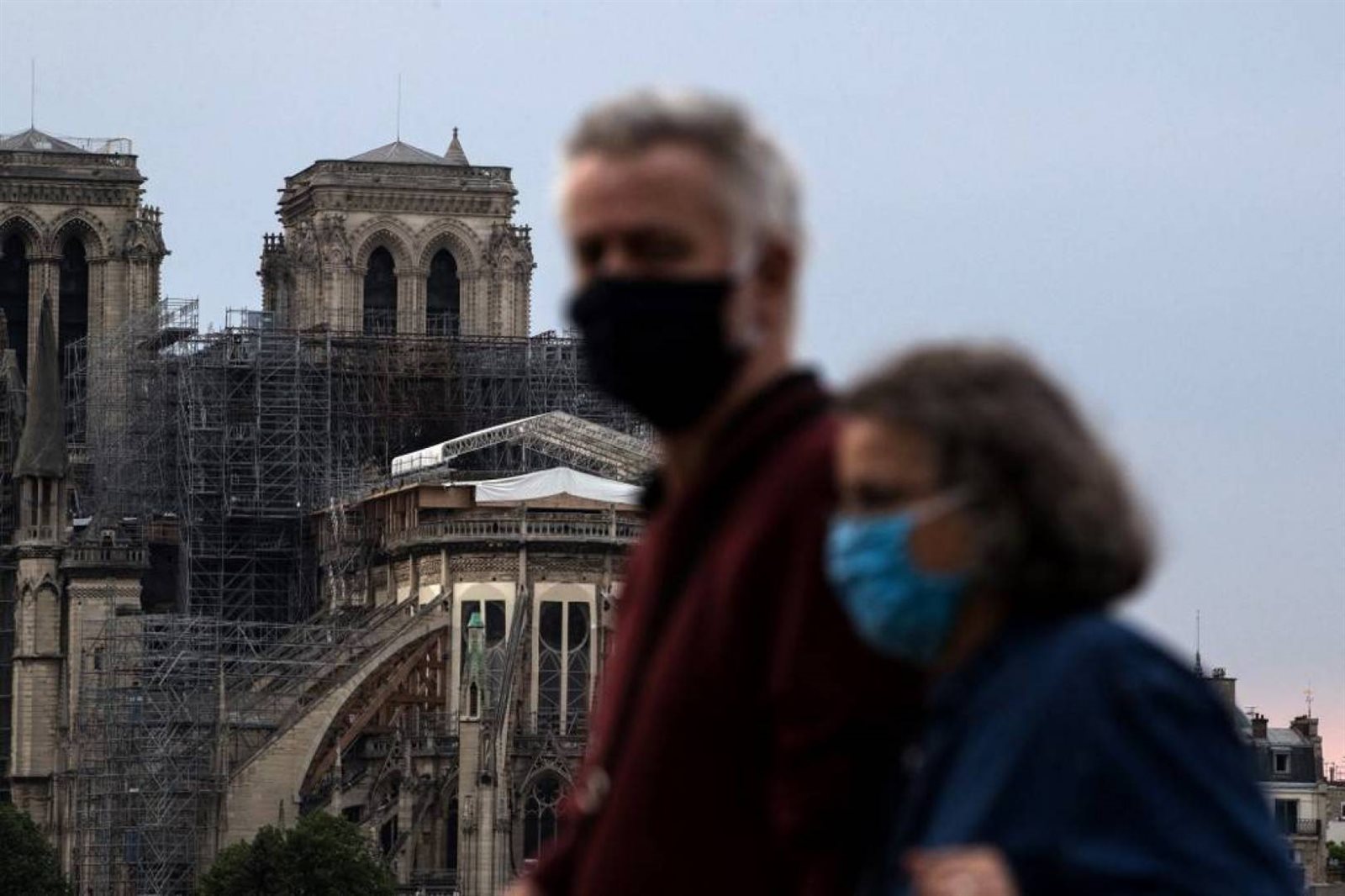 المجلس العلمي في فرنيا يلزم طلاب المدارس بارتداء الكمامات