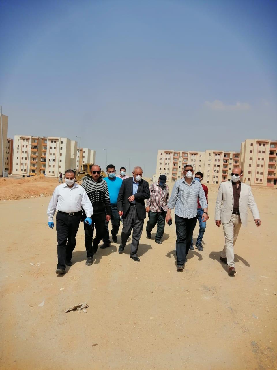 تفقد المهندس كمال بهجات ومرافقوه الوحدات السكنية