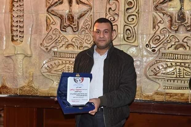 الصحفى الراحل محمود رياض