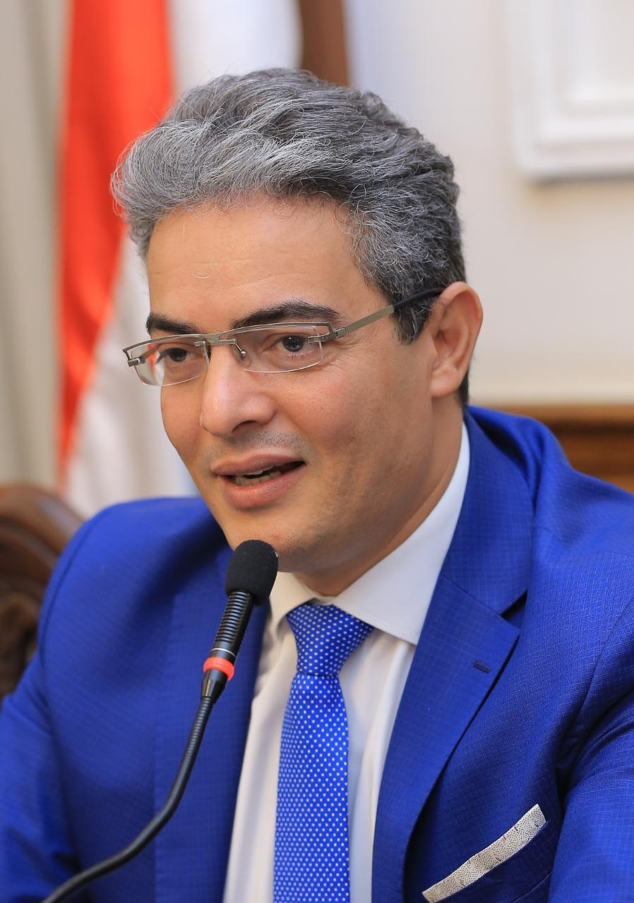 الدكتور طارق سعدة