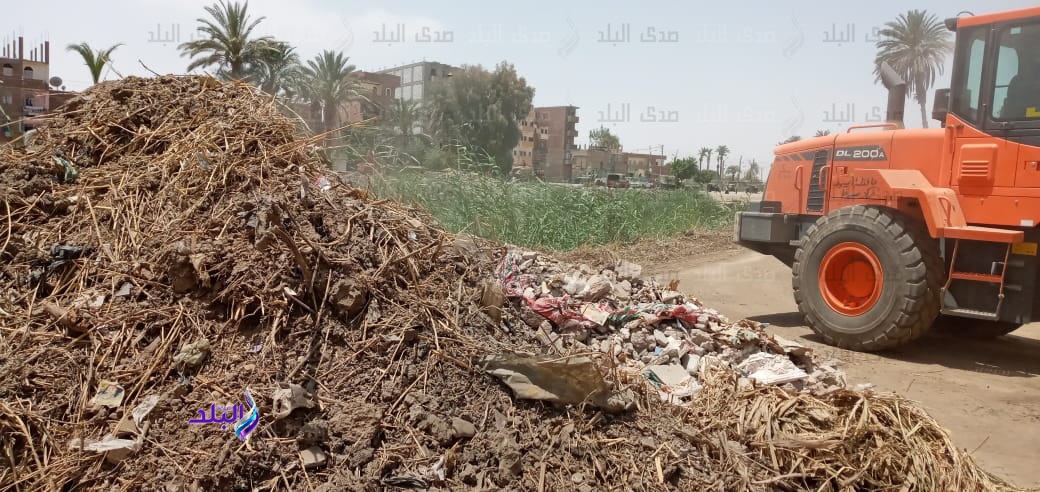 رفع نواتج تطهير الترع 