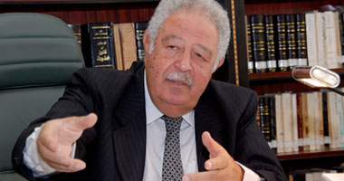 نقيب المحامين رجائي عطية