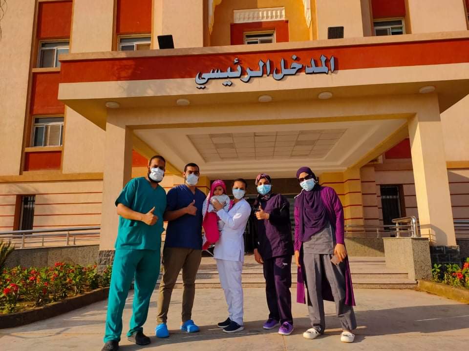 الطاقم الطبي بمستشفى الحجر الصحي بملوى