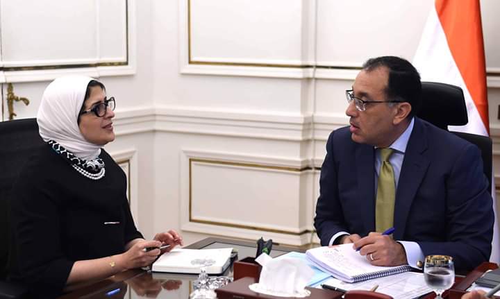 رئيس الوزراء ووزيرة الصحة