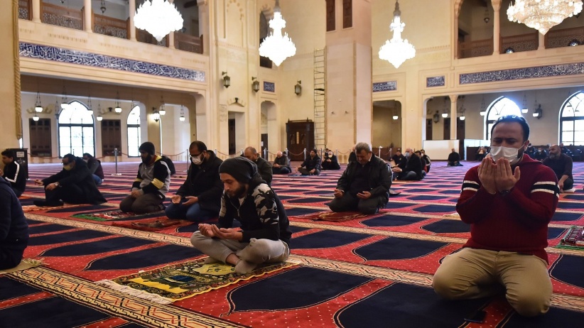 العودة للصلاة فى الجوامع.. هذه الدول ترفع حظر المساجد