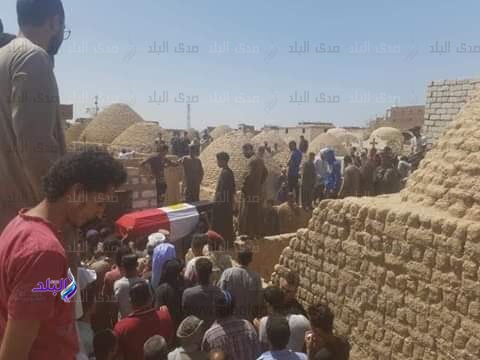 أهالي ديرمواس يشيعون جثمان المجند أبانوب عبد التواب