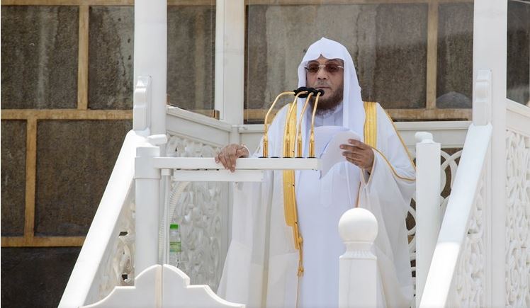 خطيب المسجد الحرام يحذر من صوم لا تلامسه التقوى في رمضان