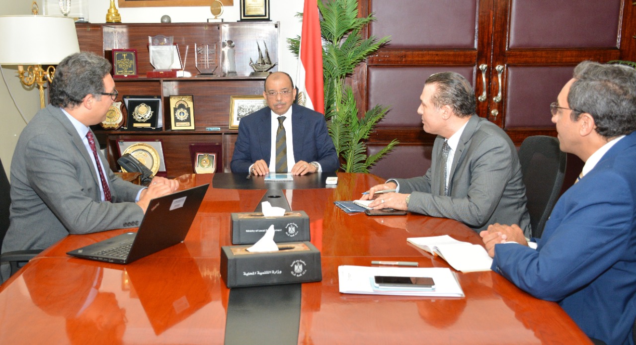 وزير التنمية المحلية مع برنامج تنمية الصعيد