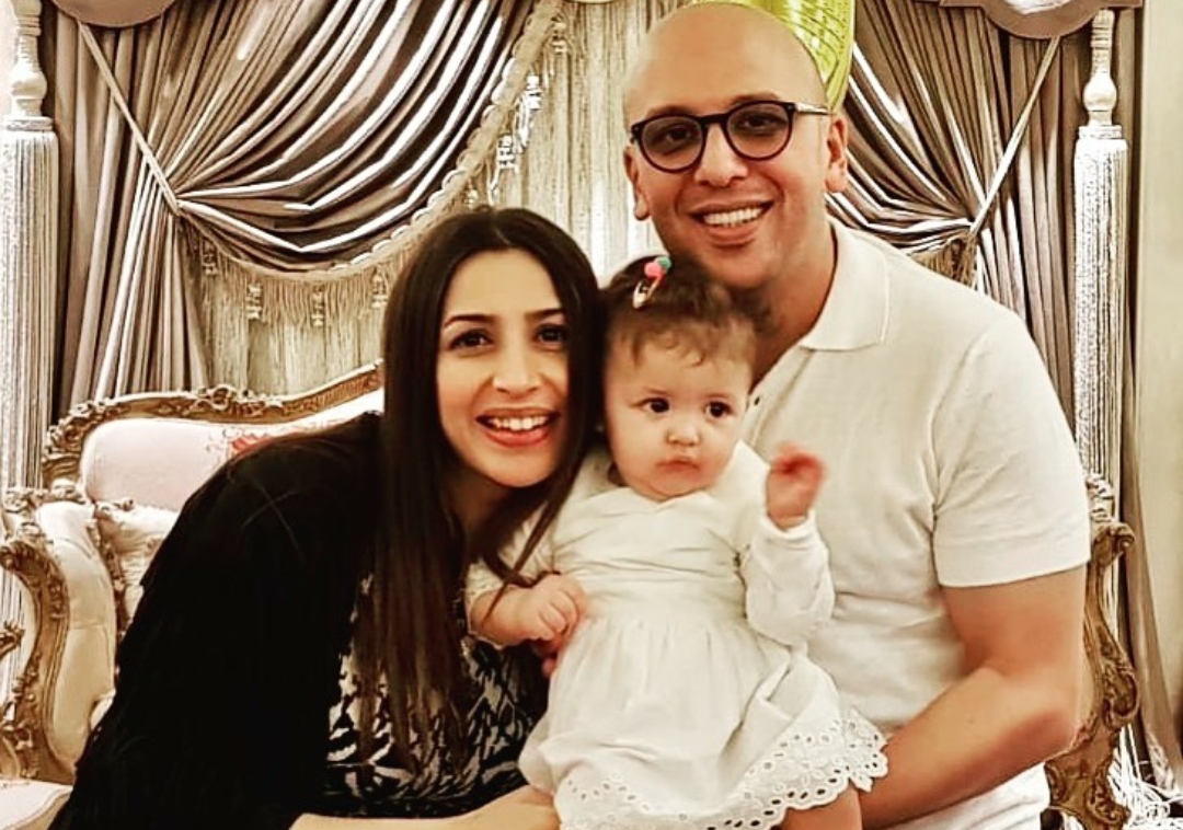 جنات وزوجها وطفلتها