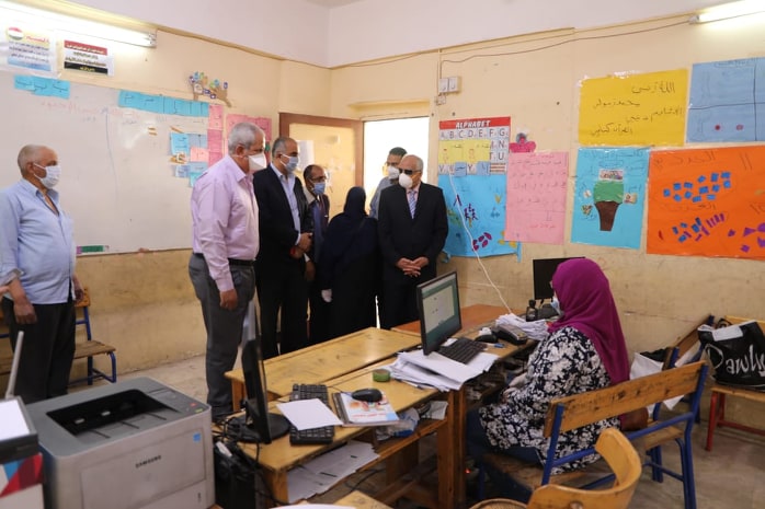 محافظ الجيزة يتابع صرف المعاشات 