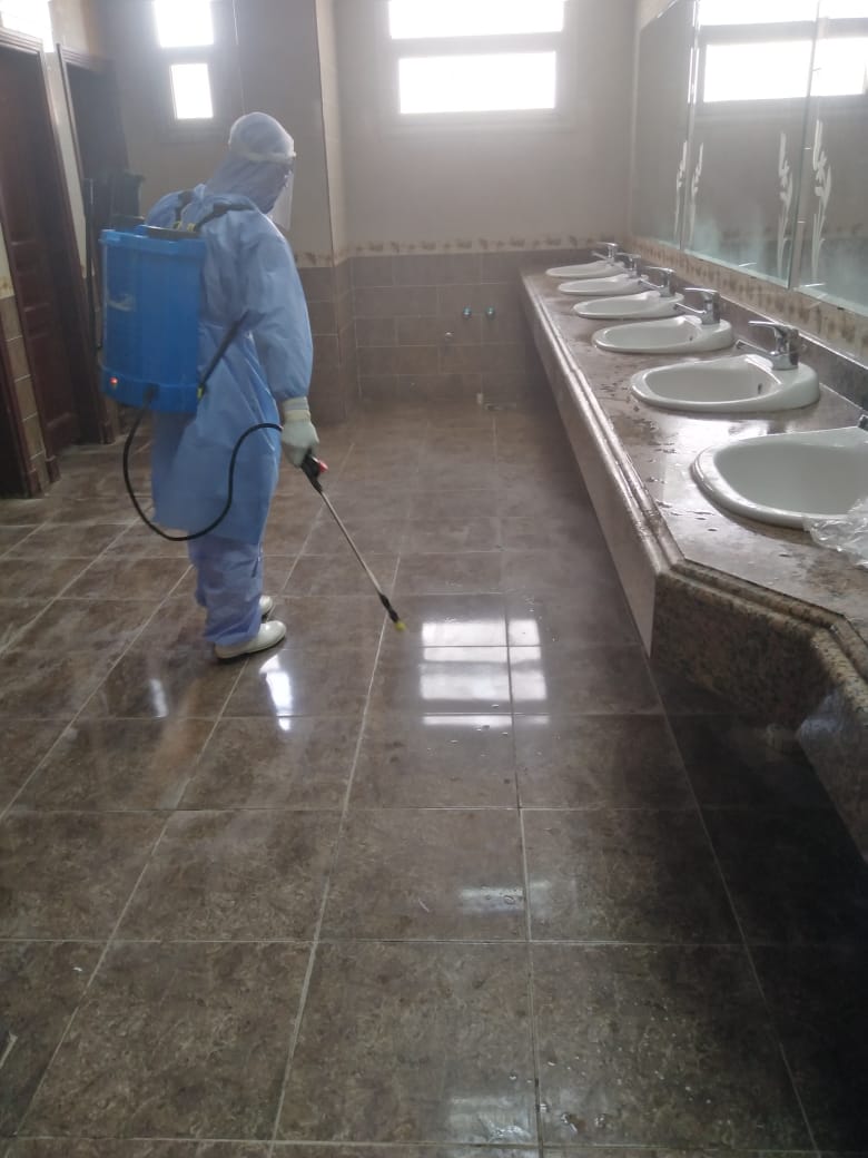 أعمال الرش والتعقيم في المنشآت السياحية 