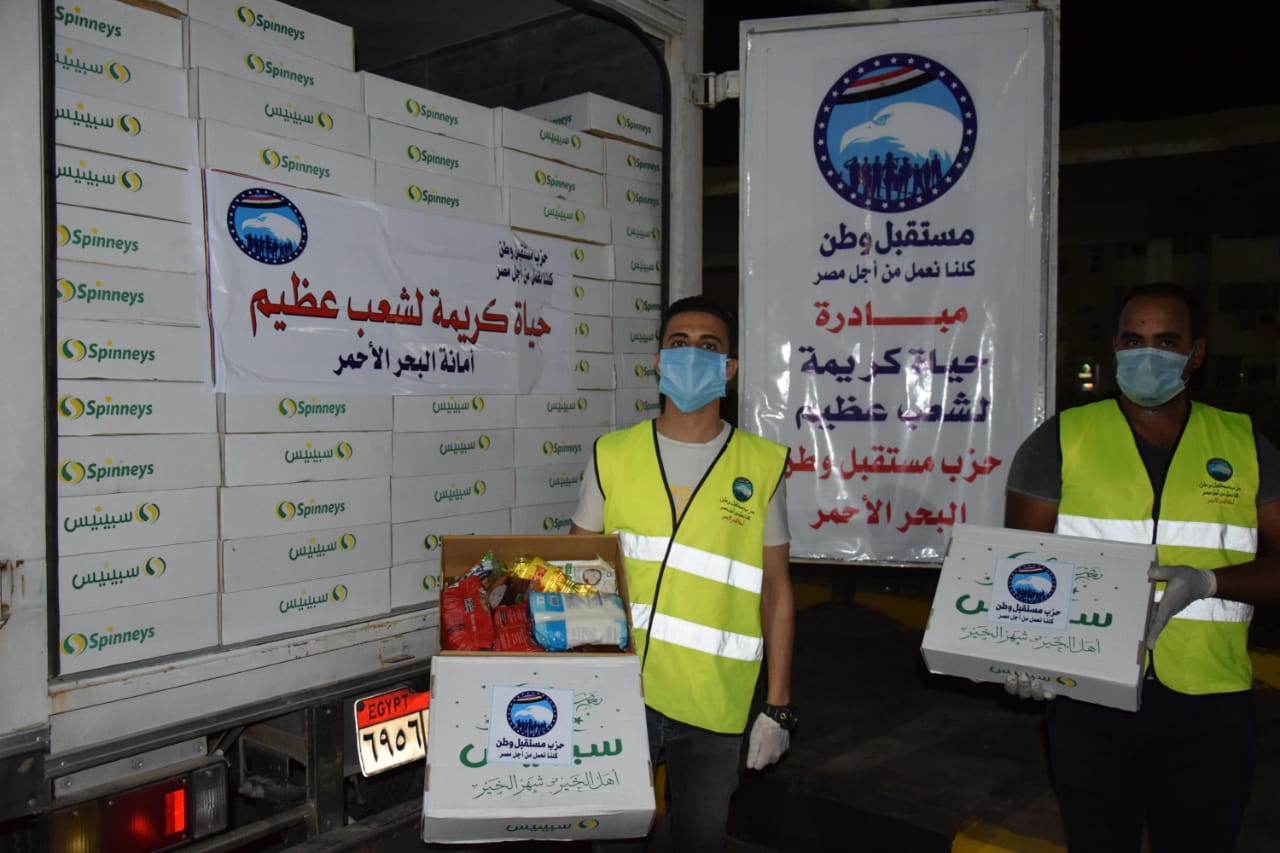 توزيع 10 ألاف كرتونة مواد غذائية