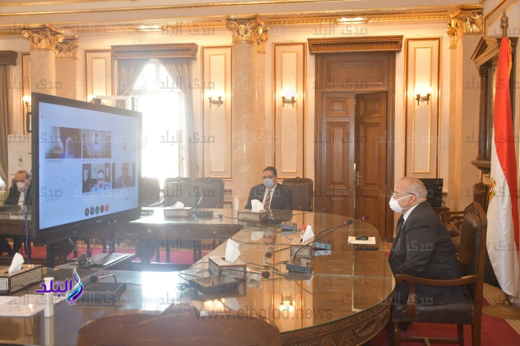الدكتور الخشت يتابع اجتماع مجلس الجامعة 
