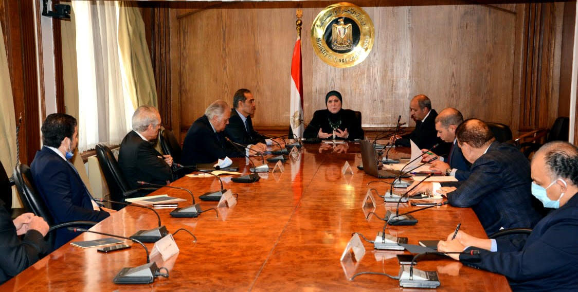 نيفين جامع تعيد تشكيل المجالس التصديرية