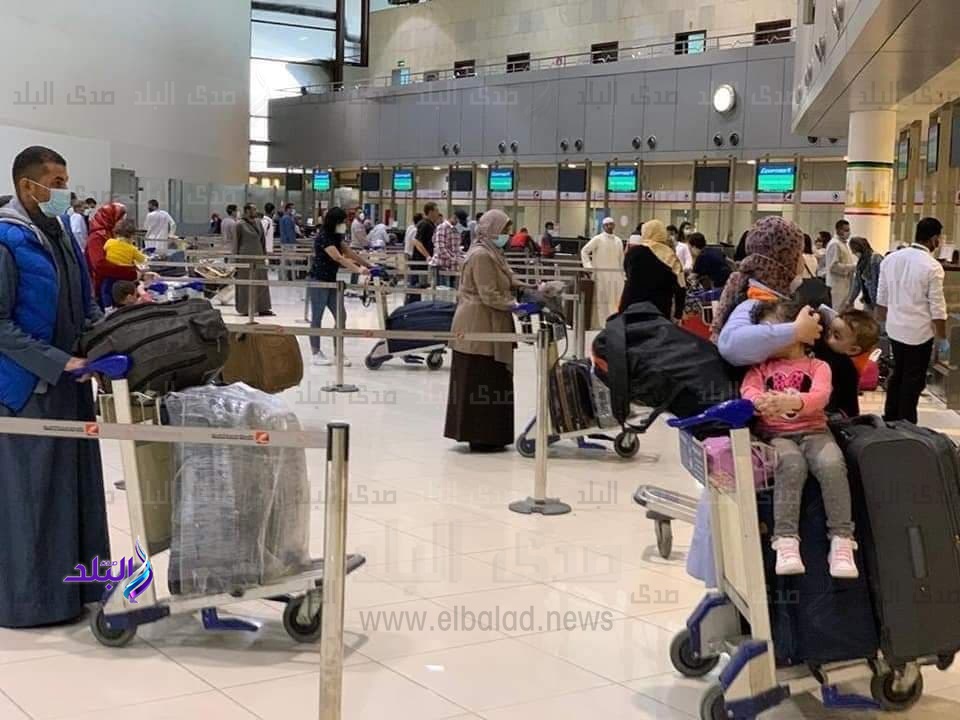 المصريين في مطار الكويت