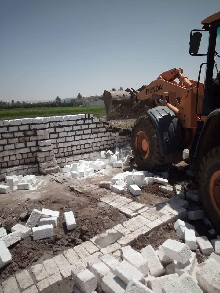 إزالة 801 حاله تعد بالبناء على الأراضي الزراعية بالمنيا