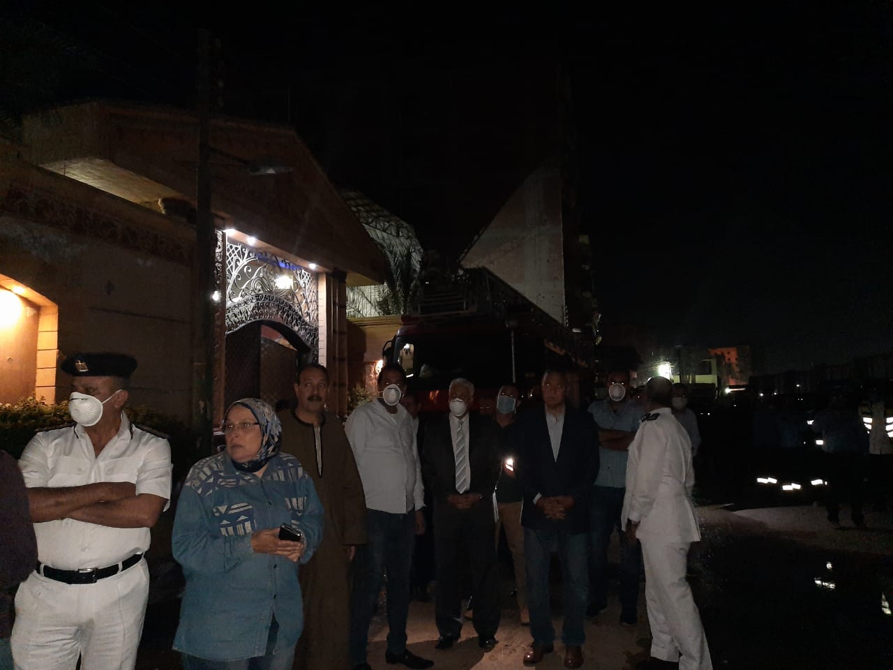 محافظ القليوبية ومدير الأمن يتابعان اخماد حريق ميت نما بشبرا