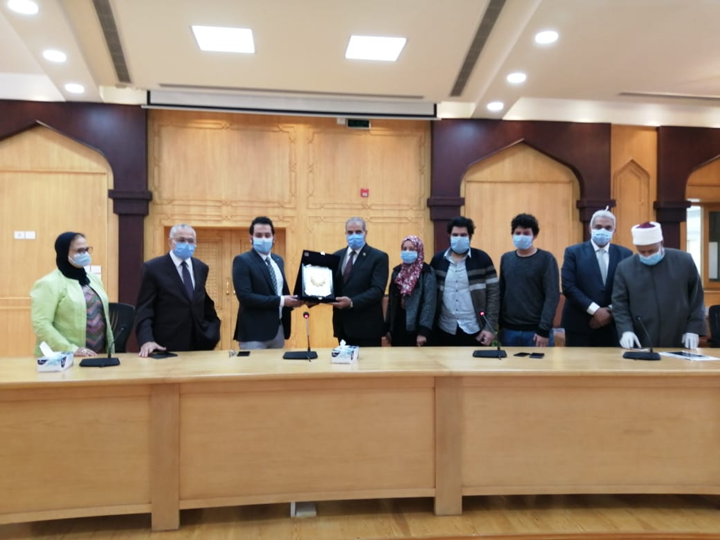 جامعة الأزهر تكرم قافلة تشاد 