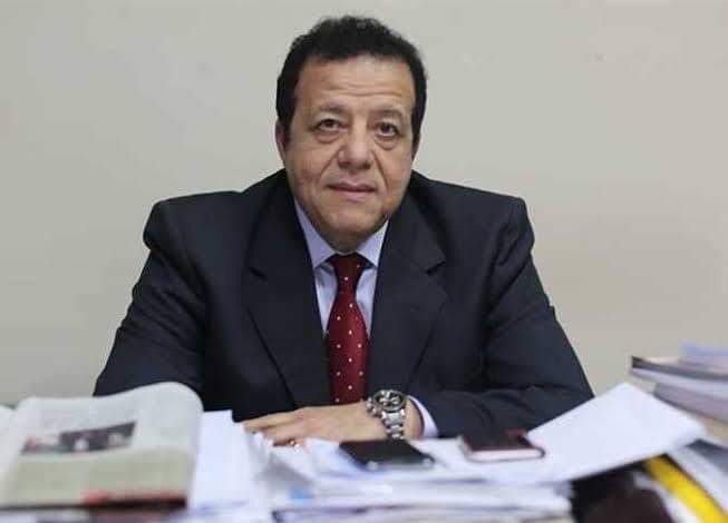 الدكتور عاطف عبد اللطيف رئيس جمعية مسافرون