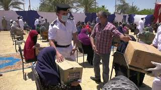 الداخلية توزع مساعدات عينية على المواطنين 