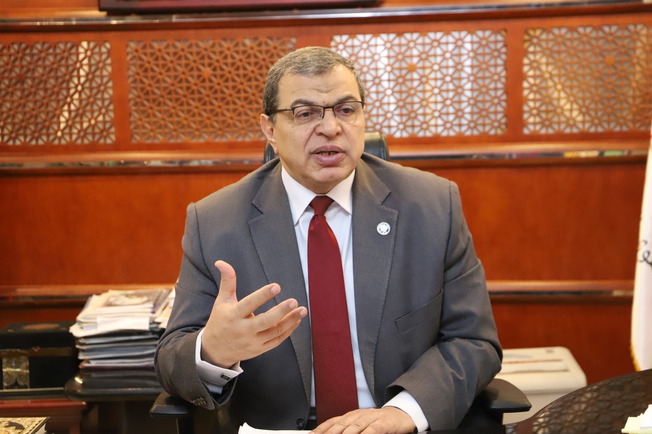 وزير القوي العاملة محمد سعفان