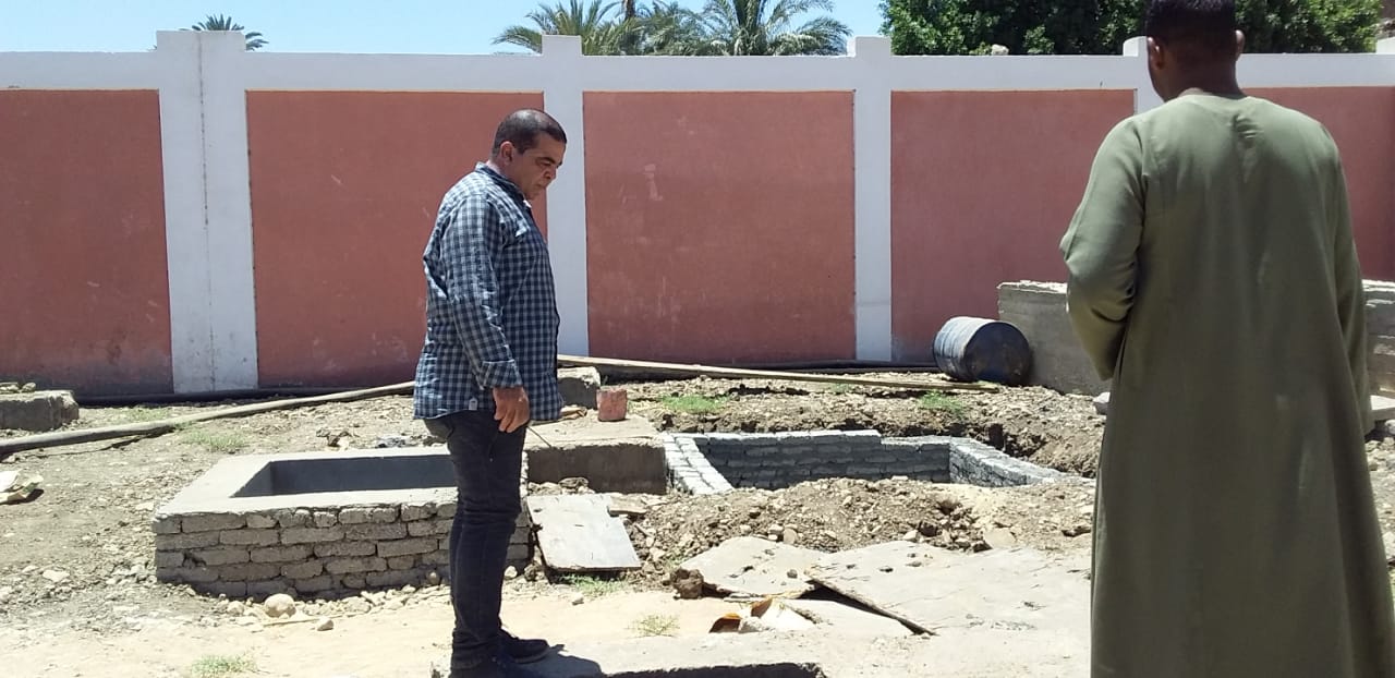 رئيس مدينة الزينية يتفقد الاعمال الانشائية لمحطات الصرف 