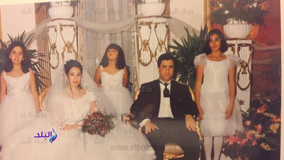 ياسمين صبري في طفولتها في حفل زفاف عائلي