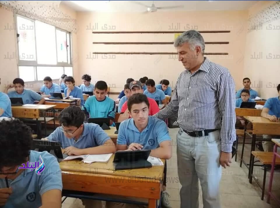 امتحانات الصف الثاني الثانوي