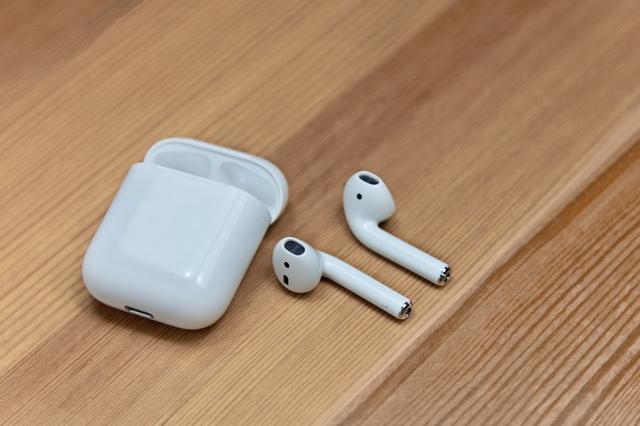 آبل تنقل خط إنتاج سماعاتها اللاسلكية AirPods من الصين إلى في