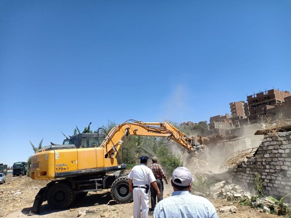 ازالة التعديات على الأراضي الزراعية 
