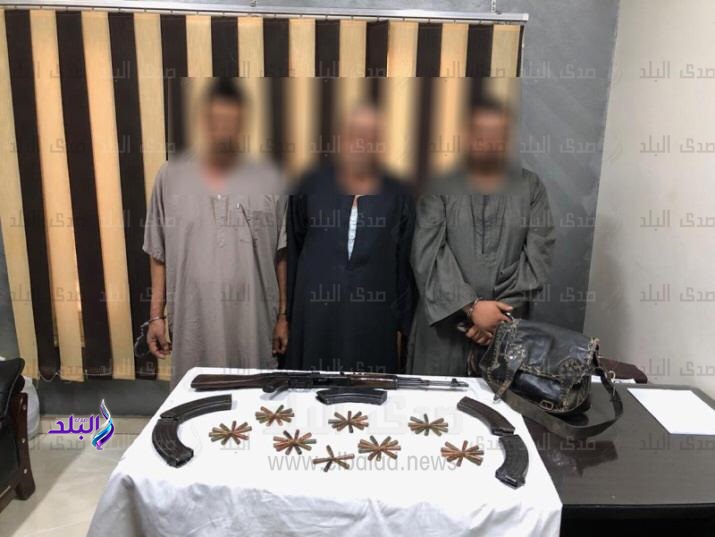 المتهمين بعد القبض عليهم