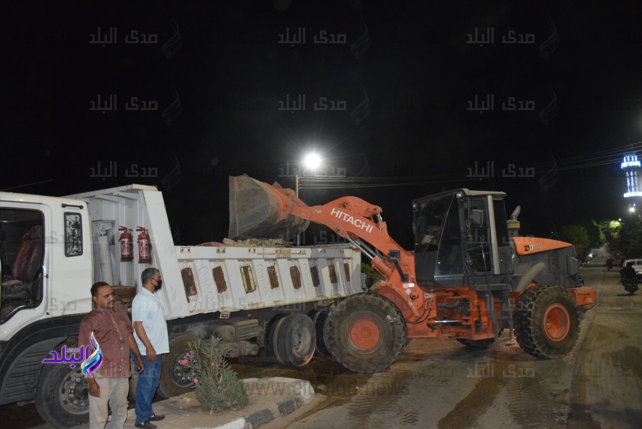 حملة نظافة مكبرة بشوارع الاقصر ..صور