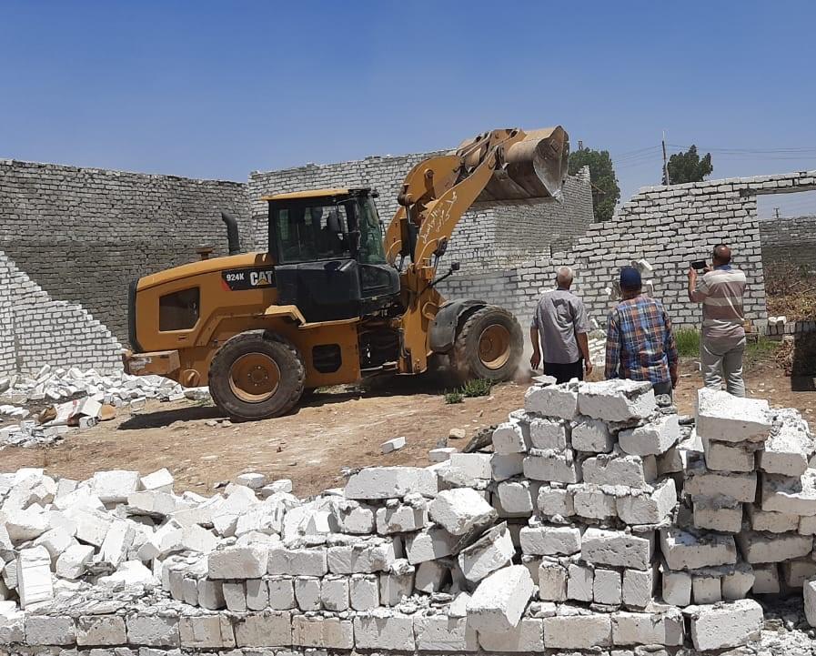 ازالة التعديات على الأراضي الزراعية 