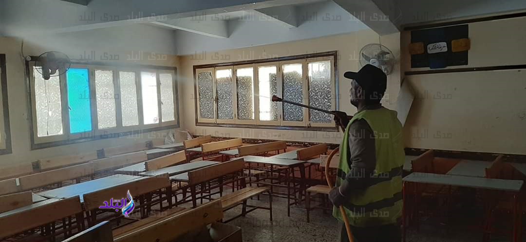 جانب من أعمال التطهير والتعقيم
