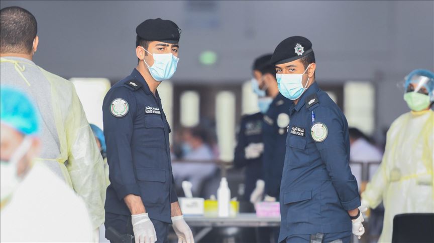 الكويت تلزم مواطنيها بارتداء الكمامات في الأماكن العامة