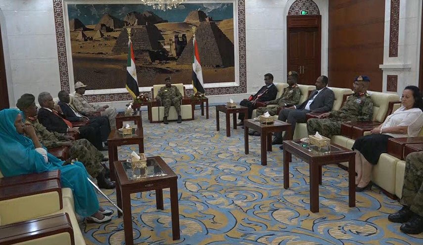 المجلس الانتقالي السوداني يعلن تعيين وزيرا جديدا للدفاع