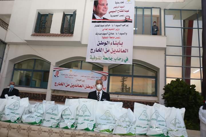 استقبال المصريين العائدين من الخارج 