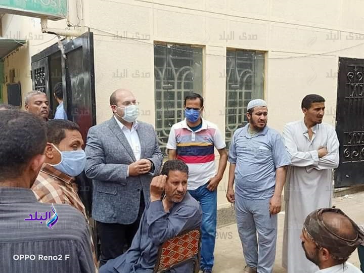 نائب محافظ الجيزة يتابع عملية صرف المعاشات 