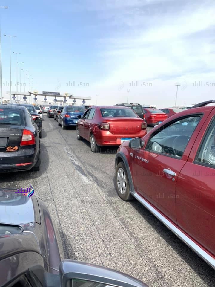 الزحام على طريق السويس الصحراوي